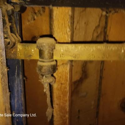 Antique Howe scale Co. scale with weights