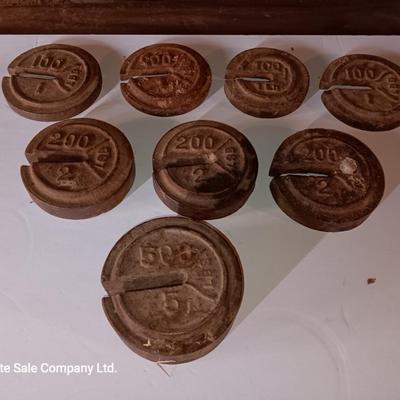 Antique Howe scale Co. scale with weights