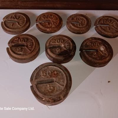 Antique Howe scale Co. scale with weights