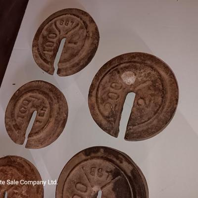 Antique Howe scale Co. scale with weights