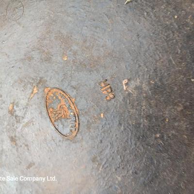 Rubber grain tub and metal grain scoop
