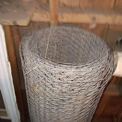 Beamon Metal chicken cage and a big roll of chicken wire