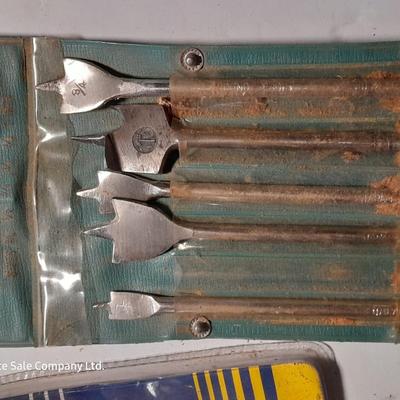 Thor speed drill with an assortment of bits Model 20