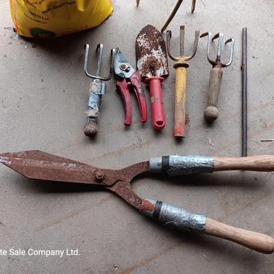 Gardening tools and fertilizer - the claw and other hand tools