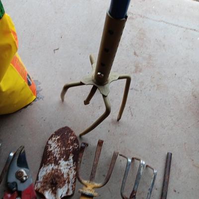 Gardening tools and fertilizer - the claw and other hand tools