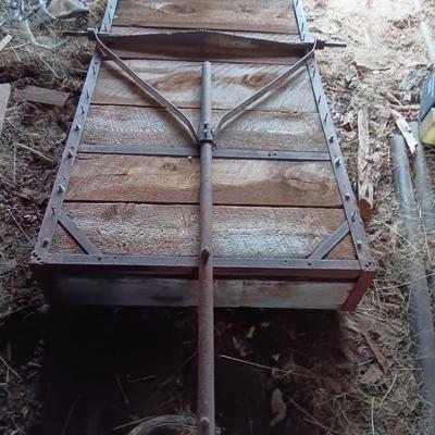 Wooden wagon bed with axle