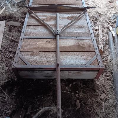 Wooden wagon bed with axle