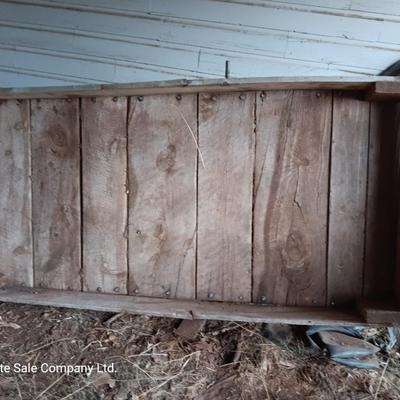 Wooden wagon bed with axle