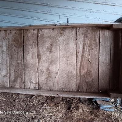 Wooden wagon bed with axle
