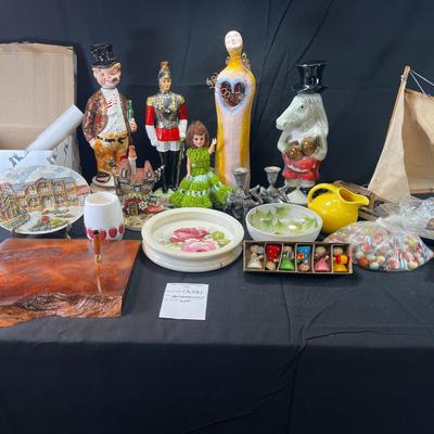 Ceramic whiskey bottle figurines