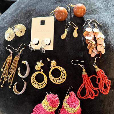 Huge Lot Vintage Contemporary Costume Jewelry
