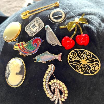 Huge Lot Vintage Contemporary Costume Jewelry