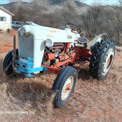 Running 1952 Ford 600 Tractor