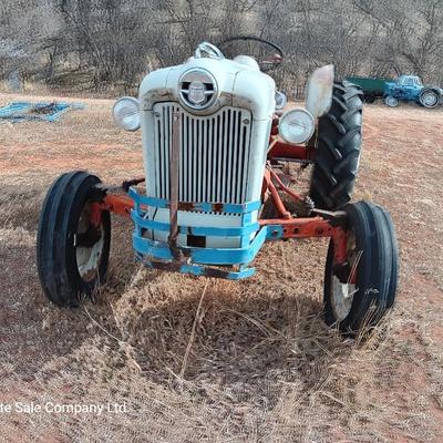 Running 1952 Ford 600 Tractor