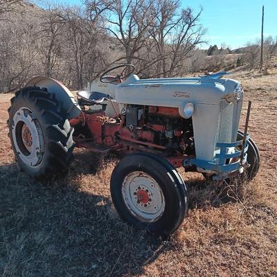 Running 1952 Ford 600 Tractor