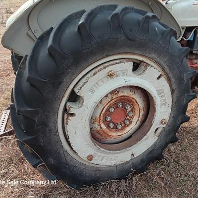 Running 1952 Ford 600 Tractor