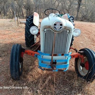 Running 1952 Ford 600 Tractor