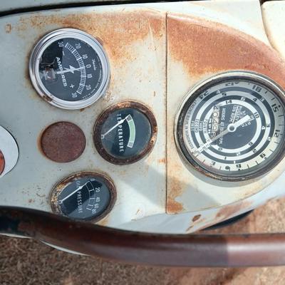 Running 1952 Ford 600 Tractor