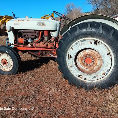 Running 1952 Ford 600 Tractor