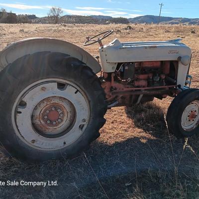 Running 1952 Ford 600 Tractor