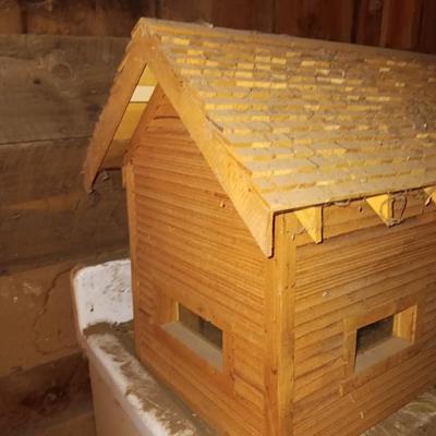 Handcrafted cabin with Garage - cabin lights up