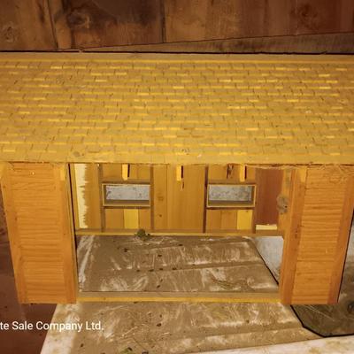 Handcrafted cabin with Garage - cabin lights up