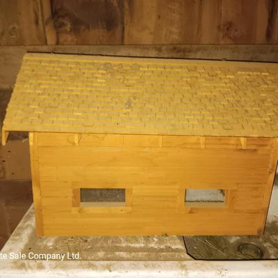 Handcrafted cabin with Garage - cabin lights up