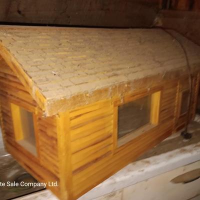 Handcrafted cabin with Garage - cabin lights up
