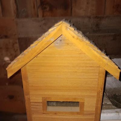 Handcrafted cabin with Garage - cabin lights up