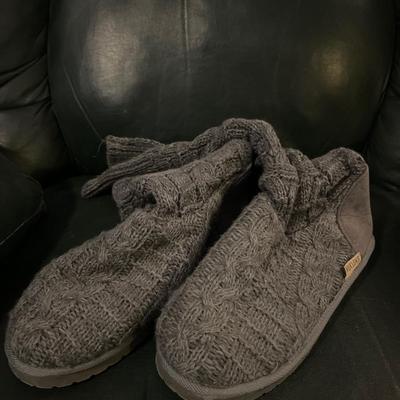 Musk Luks size 9