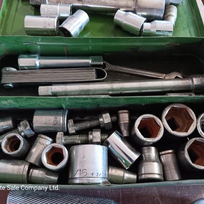 Ratchet set with Sockets in metal box
