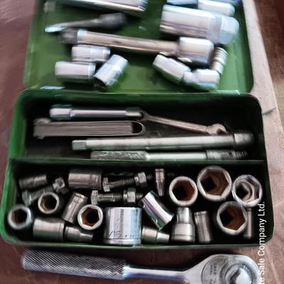 Ratchet set with Sockets in metal box
