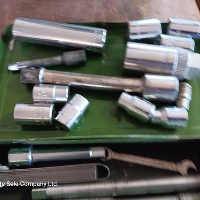 Ratchet set with Sockets in metal box