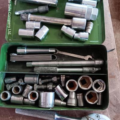 Ratchet set with Sockets in metal box