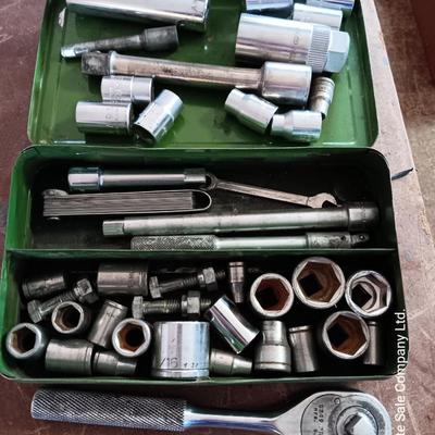 Ratchet set with Sockets in metal box