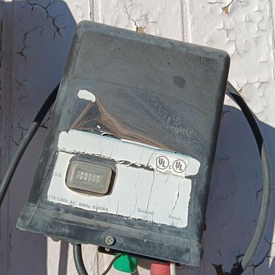 Working Electric powered fence charger