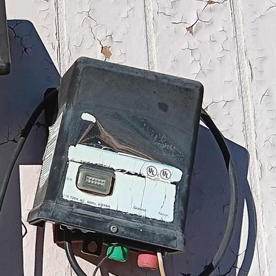 Working Electric powered fence charger