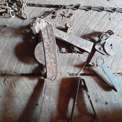 Vintage nonfunctioning animal steel traps and chains