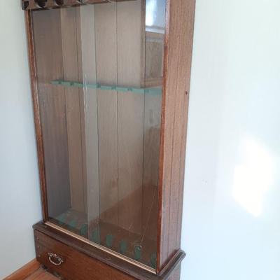 Glass door gun cabinet with drawer - holds 8 rifles.