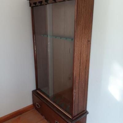 Glass door gun cabinet with drawer - holds 8 rifles.