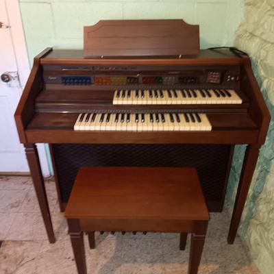Beautiful electric Lowrey Organ with bench and music books