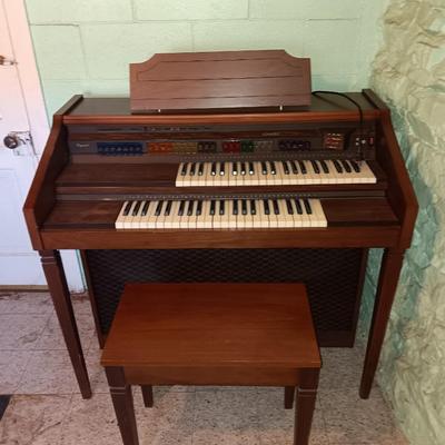 Beautiful electric Lowrey Organ with bench and music books