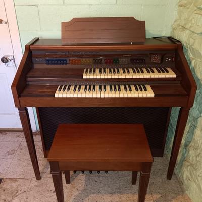 Beautiful electric Lowrey Organ with bench and music books