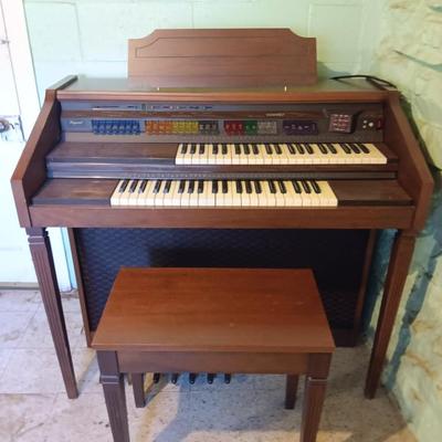 Beautiful electric Lowrey Organ with bench and music books