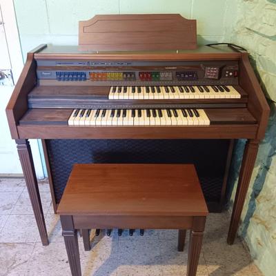 Beautiful electric Lowrey Organ with bench and music books