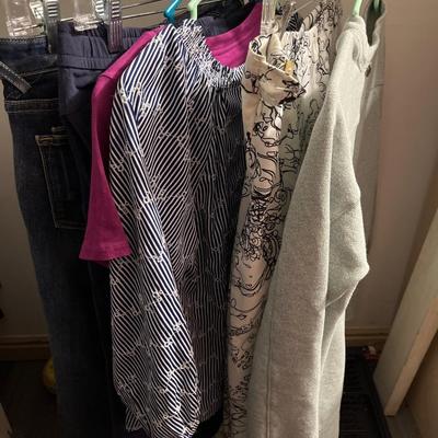 Womenâ€™s clothing size small