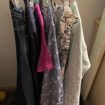 Womenâ€™s clothing size small