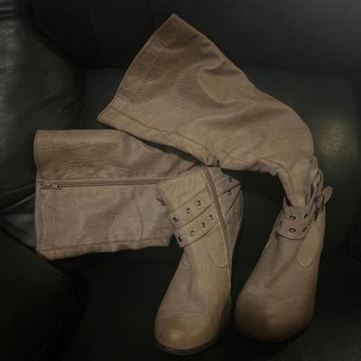 Boots size 5 1/2