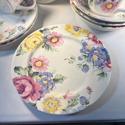 PRETTY FLORAL 22 PIECE BREAKFAST SET by HORCHOW  