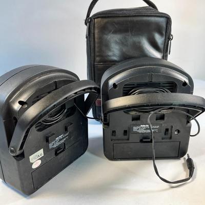 RADIO SHACK PORTABLE SPEAKER PAIR IN CASE